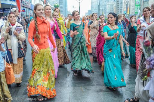 Street chanting in Russia